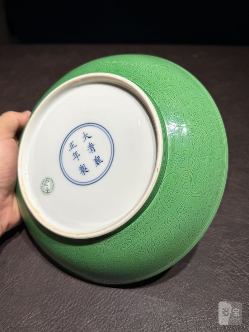 清雍正 瓜皮绿釉暗刻花卉纹盘 - 图11